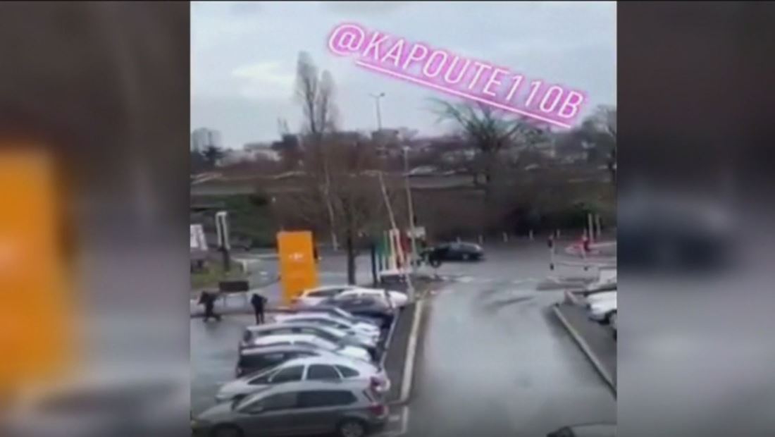 Un muerto y dos heridos por apuñalamientos en un parque al sur de Paris Un muerto y dos heridos por apuñalamientos en un parque al sur de Paris