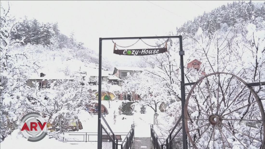 Hotel inspirado en El Señor de los Anillos luce mágico bajo la nieve Hotel inspirado en El Señor de los Anillos luce mágico bajo la nieve