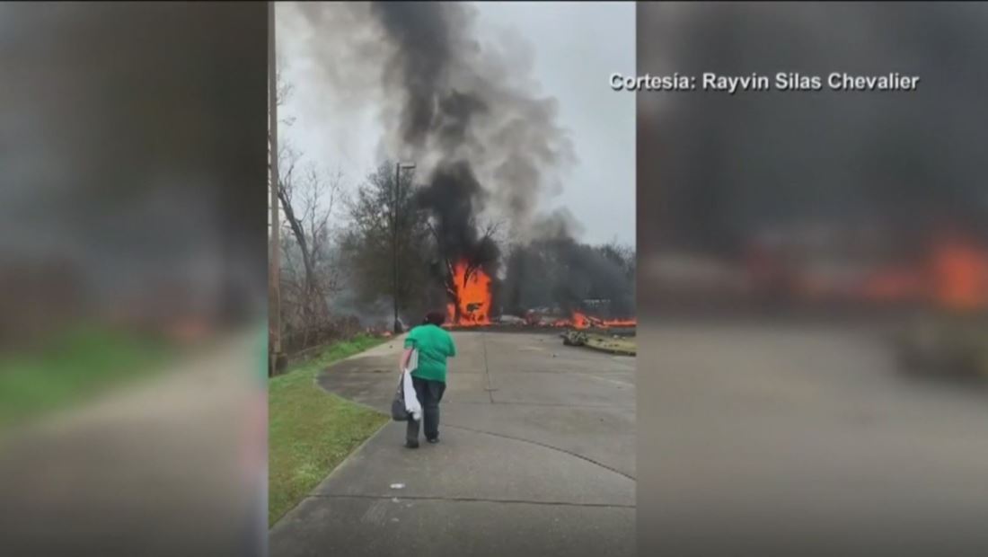 Una avioneta se estrelló en Lafayette y cinco personas murieron Una avioneta se estrelló en Lafayette y cinco personas murieron