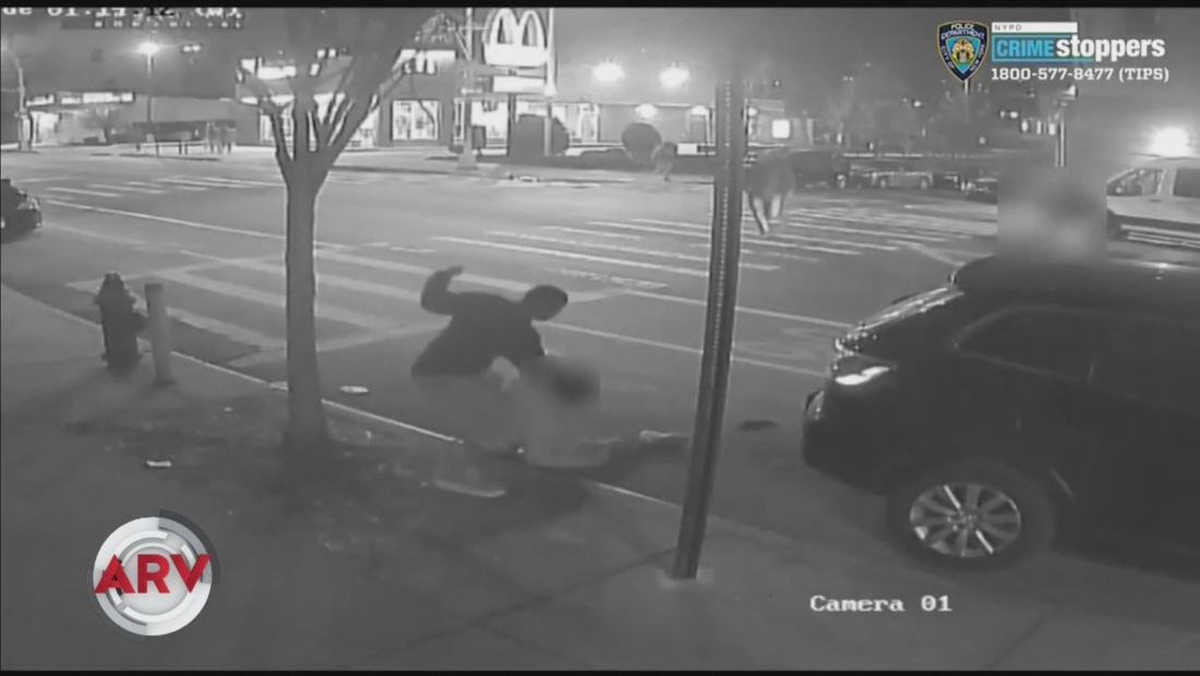 Golpean a un hombre brutalmente y sólo le roban un dólar Golpean a un hombre brutalmente y sólo le roban un dólar