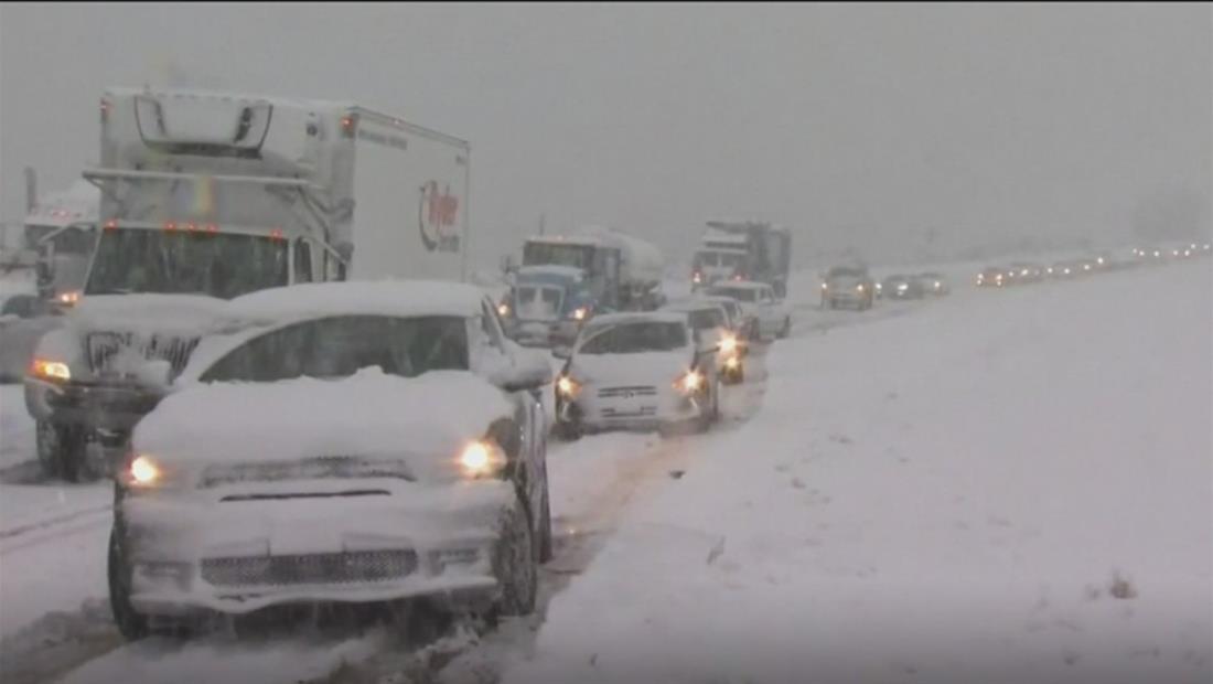 " California se congela por una una poderosa tormenta que ha dejado importantes acumulaciones de nieve y lluvia" " California se congela por una una poderosa tormenta que ha dejado importantes acumulaciones de nieve y lluvia"