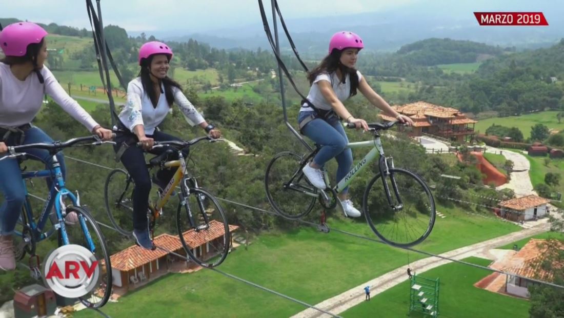 Bicicletas aéreas un dispositivo para ejercitarse a 164 pies de altura Bicicletas aéreas un dispositivo para ejercitarse a 164 pies de altura