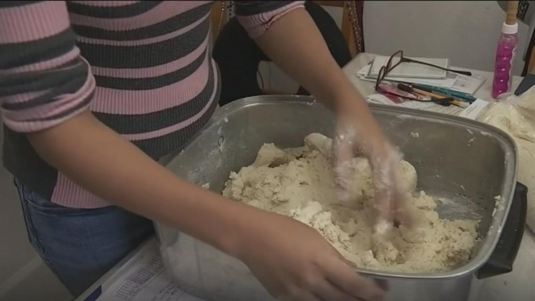 Cientos de hogares latinos preparan tamales para Navidad Cientos de hogares latinos preparan tamales para Navidad