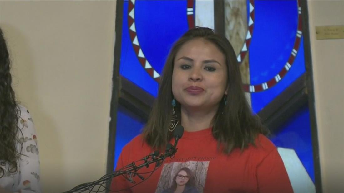 Inmigrante refugiada en una iglesia de Colorado recibe perdón de parte del gobernador Inmigrante refugiada en una iglesia de Colorado recibe perdón de parte del gobernador