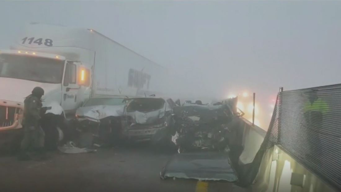 Aparatoso choque en cadena obliga al cierre de una autopista en México Aparatoso choque en cadena obliga al cierre de una autopista en México