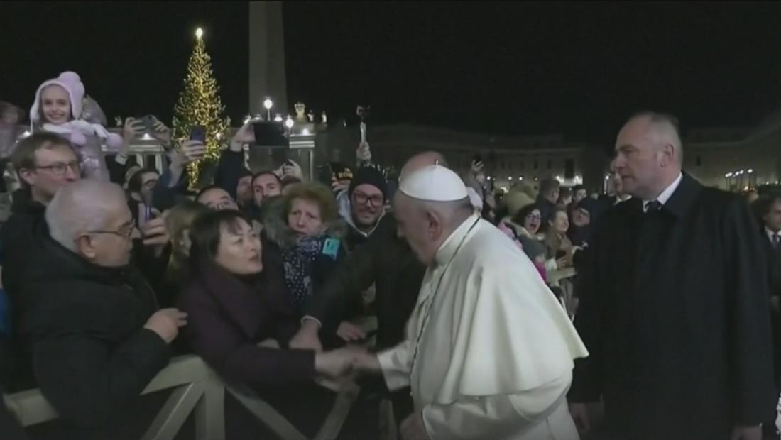 Para Francisco se disculpa por su falta de paciencia con una feligresa Para Francisco se disculpa por su falta de paciencia con una feligresa