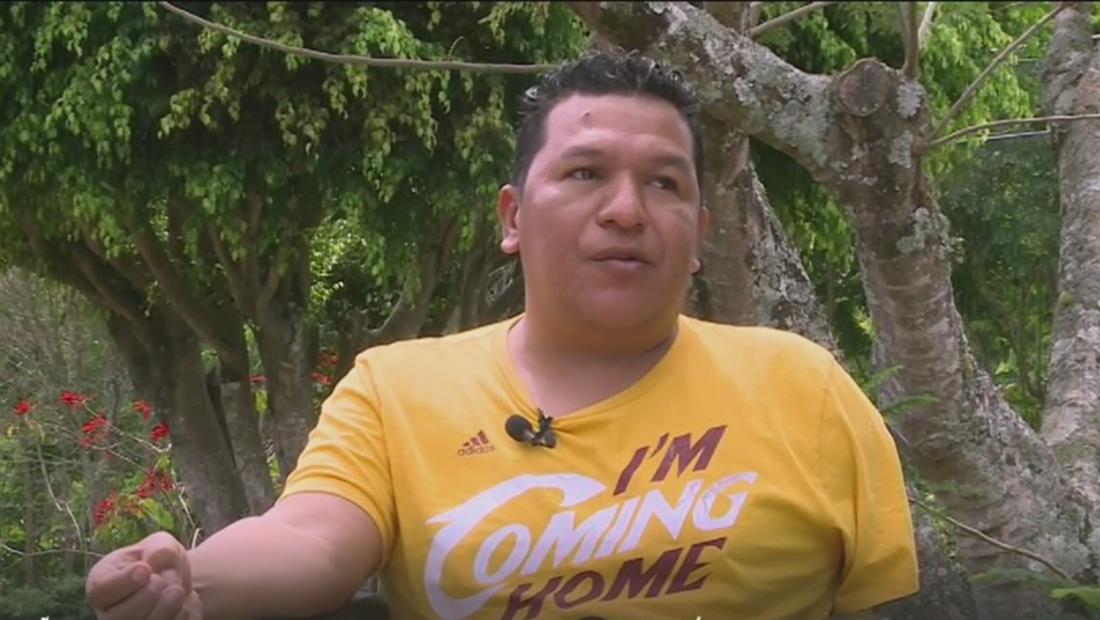 La lucha de este hondureño por salir adelante tras perder un brazo y una pierna en 'La Bestia' La lucha de este hondureño por salir adelante tras perder un brazo y una pierna en 'La Bestia'